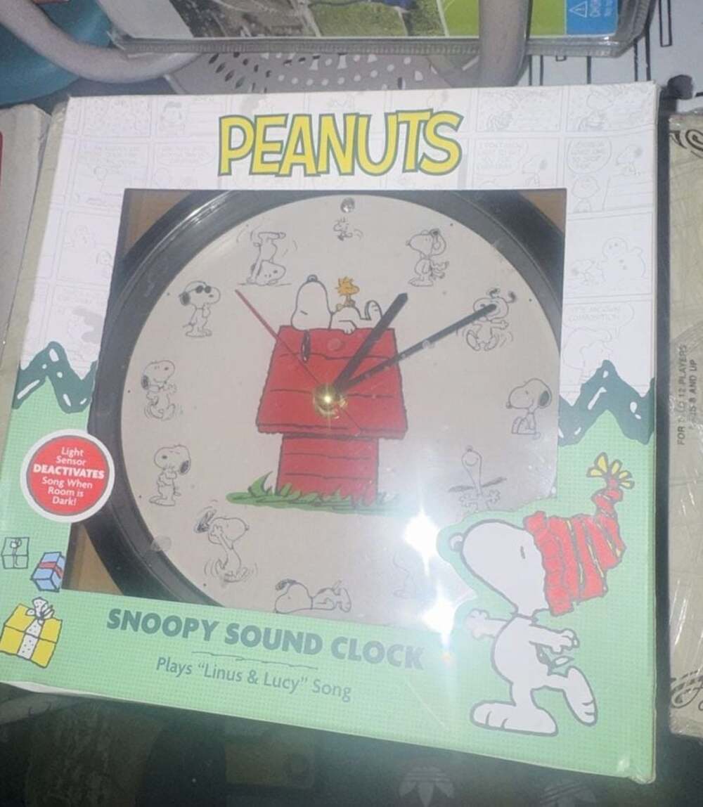 Peanuts Snoopy Sound Clock Plays Linus & Lucy Song with Light Sensor
